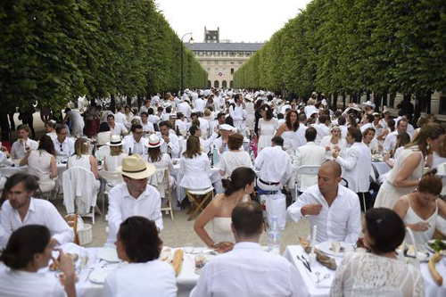 'Bữa tối trắng' thu hút 13.000 người tới Paris